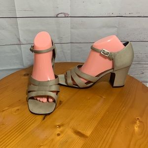 Vintage 90s Nine West Size 9 Block chunky Heel Open Toe Strappy nude champagne